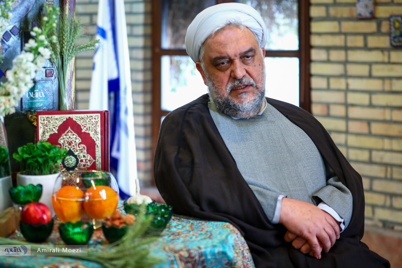 امیری فر: احمدینژاد با تیم جدیدش جلسات محرمانه دارد / قالیباف نباید درباره فرزندانش سکوت میکرد / محصولی مستاجر بود اما یکدفعه ثروتی بهم زد 6