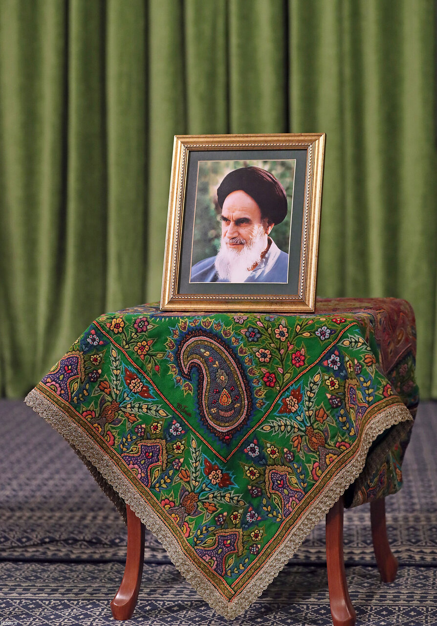 تصویری از یک اثر هنری زیبا در محل پیام نوروزی رهبر انقلاب 2