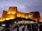 خانواده های پرجمعیت در قلعه فلک‌الافلاک خرم‌آباد جایزه می گیرند