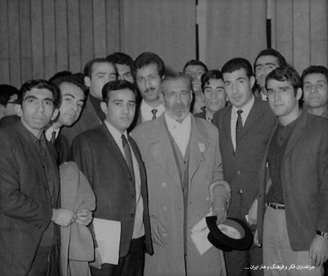 جلالالدین همایی و فروشنده دورهگرد