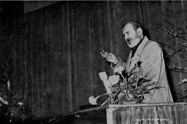 جلالالدین همایی و فروشنده دورهگرد