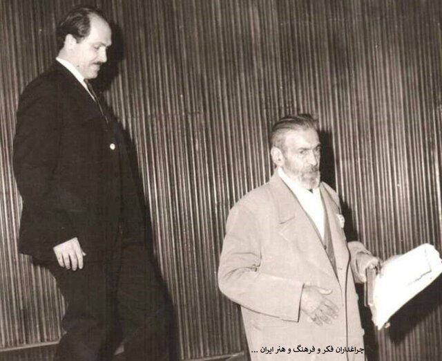 جلالالدین همایی و فروشنده دورهگرد