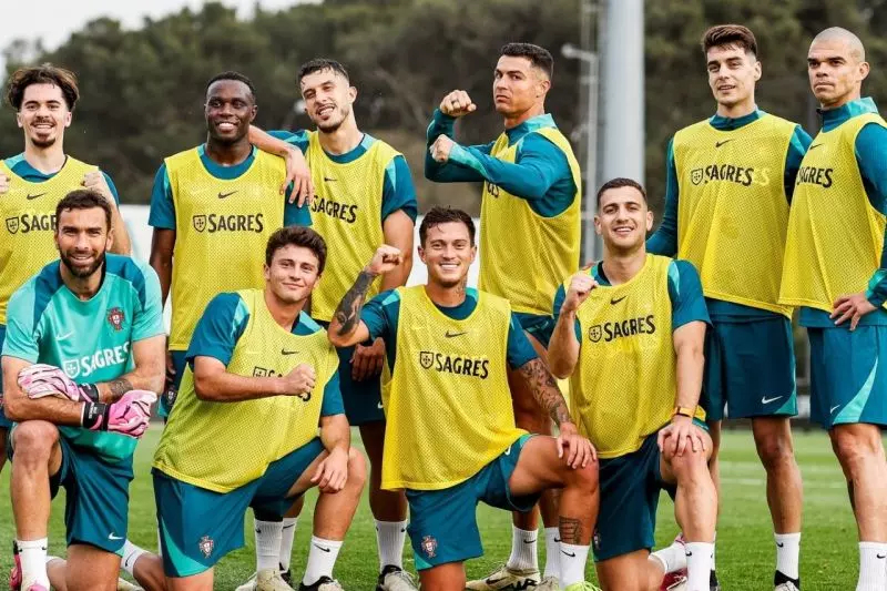 عکس| ژست جدید رونالدو همراه با خانواده!