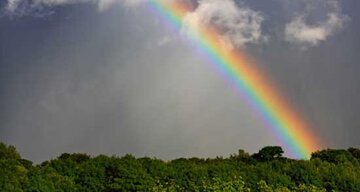 عکس | تصویری دیدنی از رنگین‌کمان در میدان فردوسی تهران