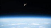 عکس برتر فضایی هفته / نمای شگفت‌انگیز ماه از ایستگاه فضایی