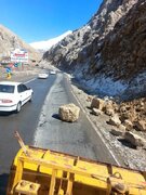 ریزش سنگ در این جاده شمالی/ ترافیک به سمت تهران پرحجم شد