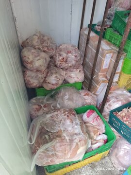 کشف بیش از 9 هزار کیلوگرم گوشت و مرغ غیربهداشتی در یک سردخانه / عکس