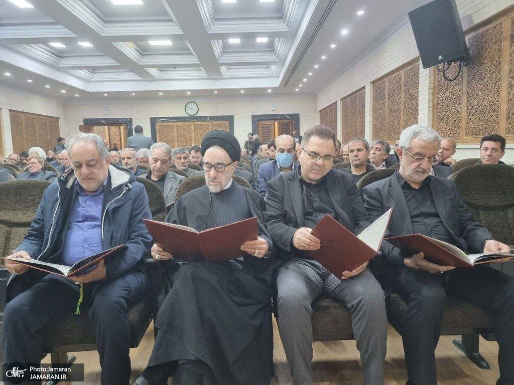 عکسی از سیدمحمد خاتمی در مراسم ترحیم زهرا شجاعی/ این وزیر دولت رئیسی هم آمد