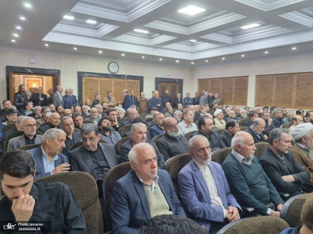 عکسی از سیدمحمد خاتمی در مراسم ترحیم زهرا شجاعی/ این وزیر دولت رئیسی هم آمد