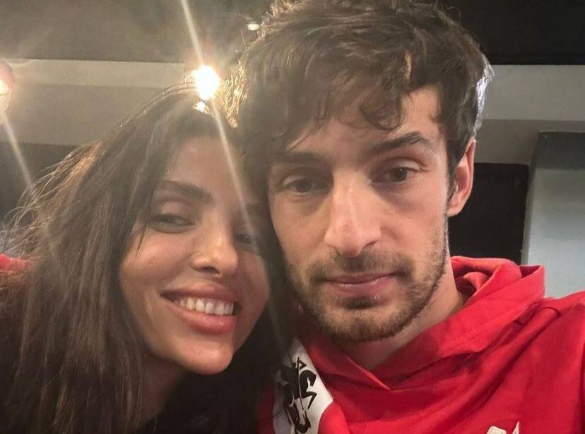 عکس| جشن ستاره پرسپولیس و همسرش پس از تاریخسازی