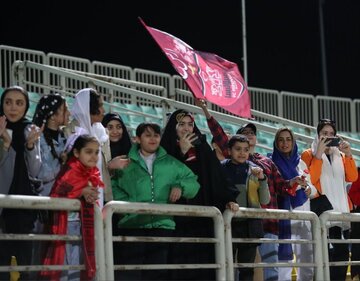 نخستین حضور بانوان در تمرین پرسپولیس