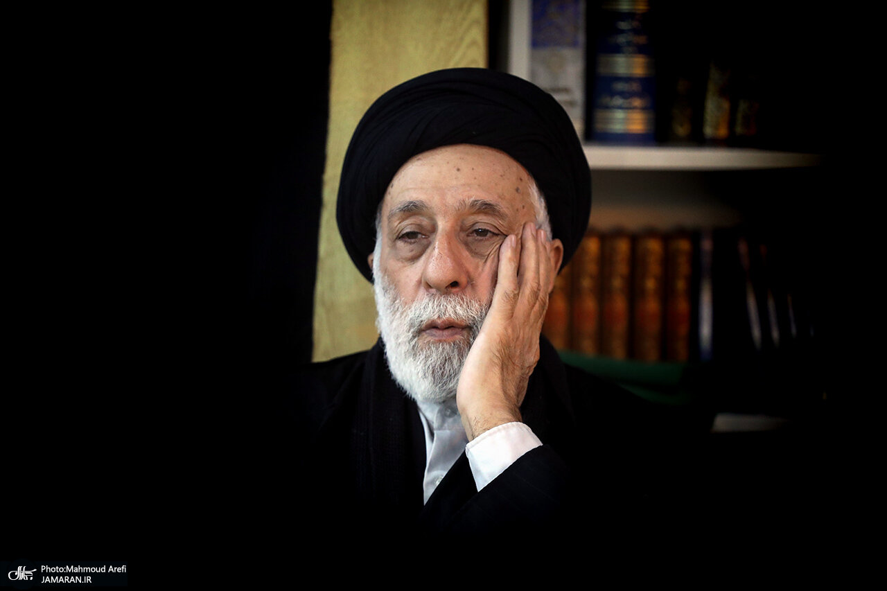 عکسی از مسعود پزشکیان در منزل برادر رهبر انقلاب