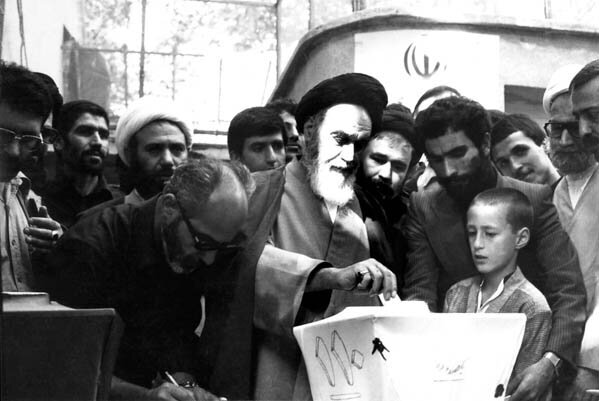 ۱۲ فروردین؛ روز تغییر رژیم ایران به جمهوری اسلامی