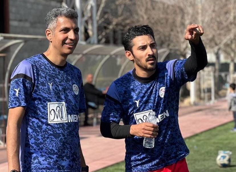 تصاویر | ژست جالب رضا قوچان‌نژاد در کنار عادل فردوسی‌پور در یک مسابقه فوتبال