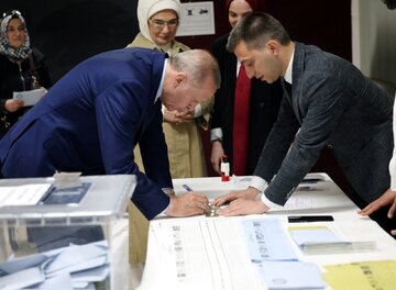 مقایسه درصد مشارکت در دو انتخابات مجلس ایران و شهرداری های ترکیه؛ ۴۱ درصد در برابر ۷۷ درصد