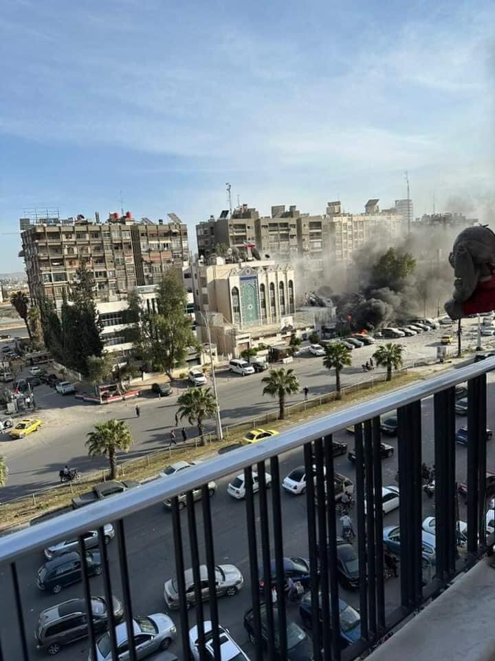 عکس | فوری، شنیده شدن صدای انفجار در اطراف سفارت ایران در دمشق