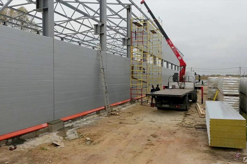 بررسی کاربردهای ساندویچ پانل در شرایط مختلف آب و هوایی