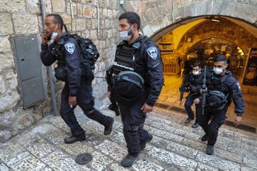 Zionist forces attack Palestinian worshippers in Al Aqsa Mosque