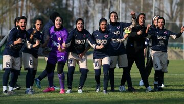 عکس‌| ستاره استقلال و پرسپولیس به فوتبال زنان رسید!