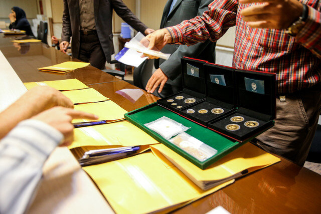 فردا؛ آخرین مهلت دریافت سکههای اولین حراج مرکز مبادله 4 فردا؛ آخرین مهلت دریافت سکههای اولین حراج مرکز مبادله