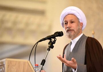 امام جمعه رشت: عدهای در داخل به دنبال حل مشکلات به دست این جنایتکاران هستند / امام جمعه یزد: دروغ حقوق بشر آمریکایی در جنگ تحمیلی 12روزه ثابت شد