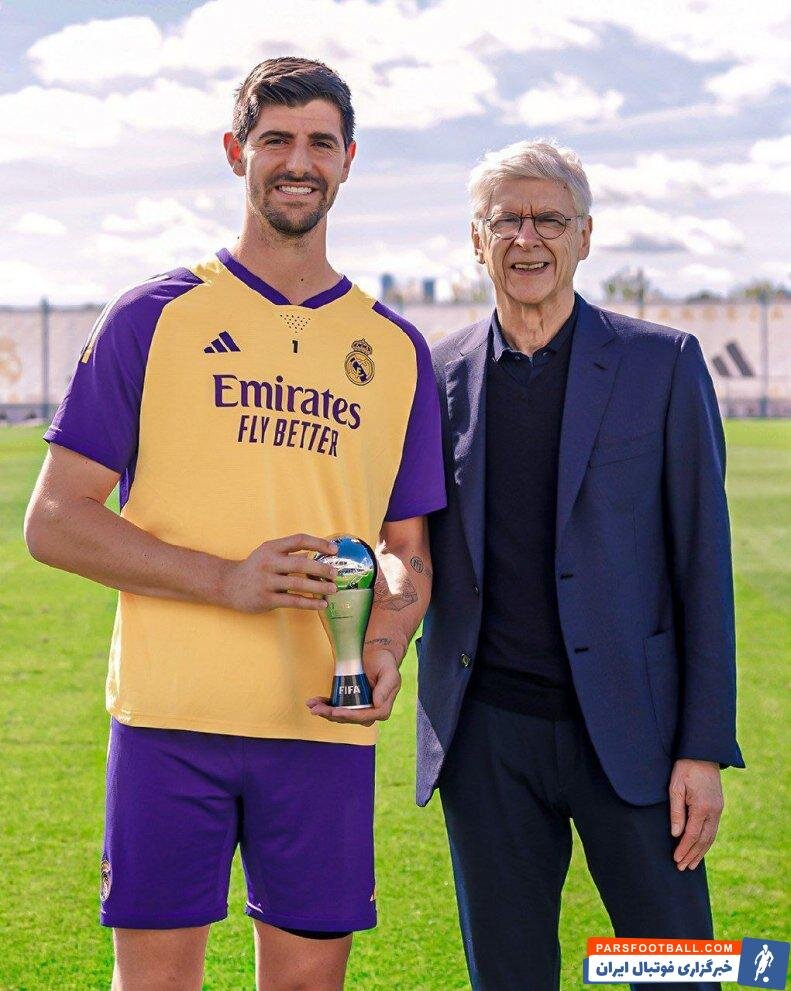 عکس| آرسن ونگر جوایز مادریدیها را تحویل داد!