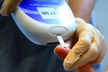 انقلابی در زندگی مبتلایان به دیابت / پایان تست‌های قند خون مکرر و تزریق انسولین
