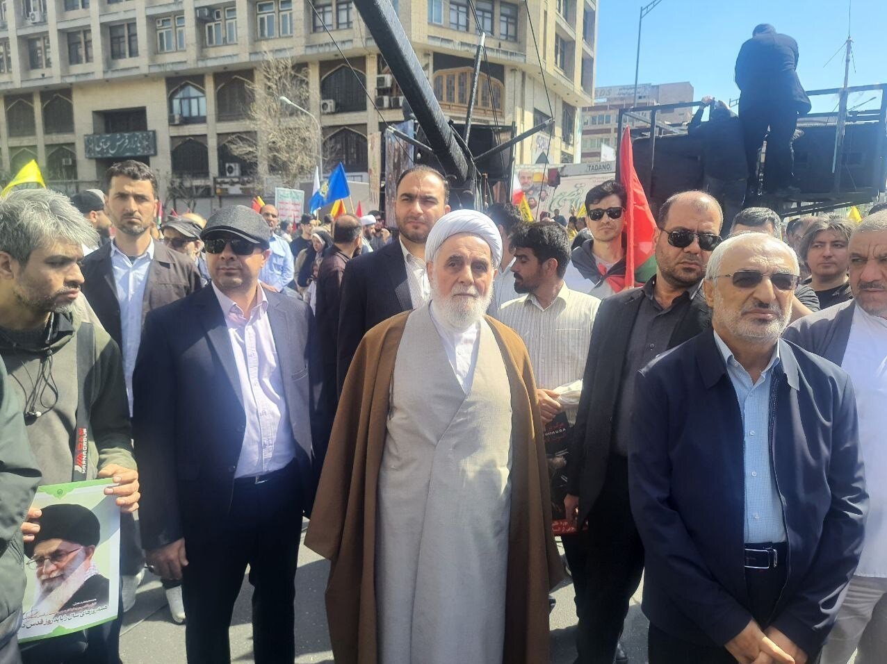 عکسی از ناطق نوری و سردار فلاح در راهپیمایی روز قدس تهران /وزیر احمدی نژاد هم آمد