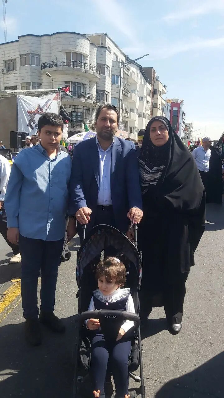 عکسی از سردار سلامی در راهپیمایی روز قدس /نماینده زن مجلس با همسر و دو فرزندش آمد /گپ و گفت معاون رئیسی با مردم /مهدی چمران شکار دوربین ها شد