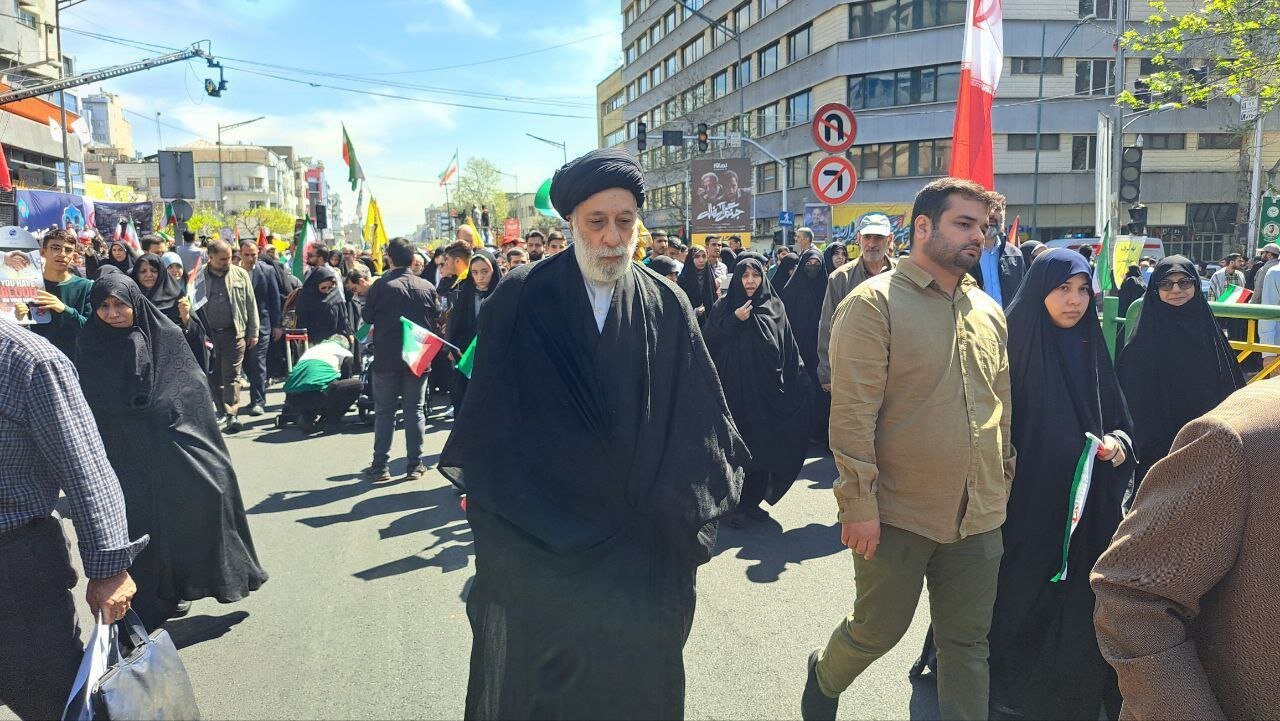 عکسی از فرزند ارشد رهبر انقلاب در راهپیمایی روز قدس /هادی خامنه ای هم آمد
