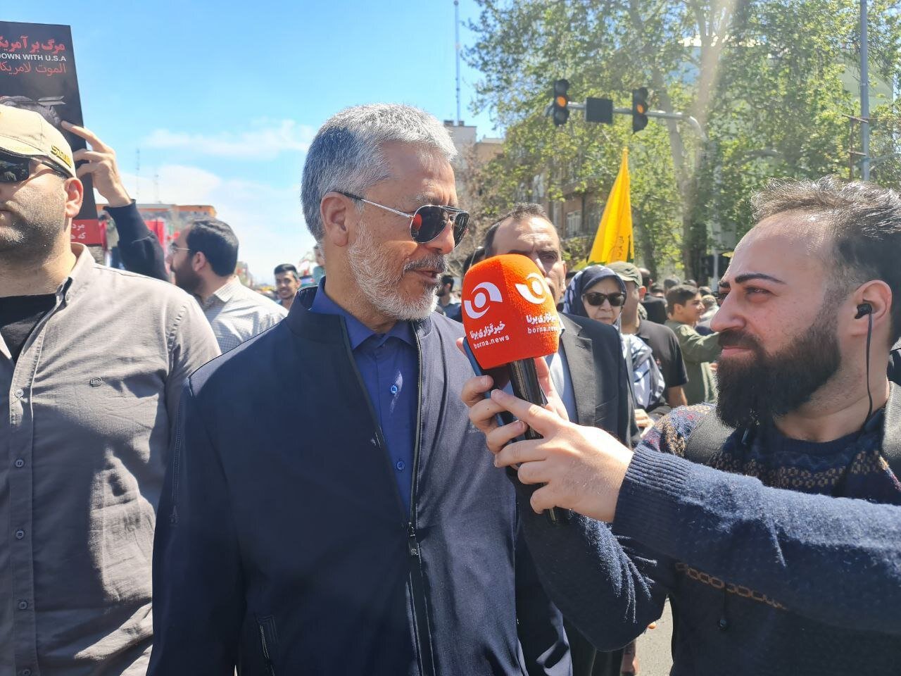 جلسات شورای عالی امنیت درباره نحوه انتقام گرفتن از اسرائیل /وزیر دفاع بدون پوشش نظامی بین مردم آمد /قالیباف و دریادار سیاری در جمع راهپیمایان روز قدس