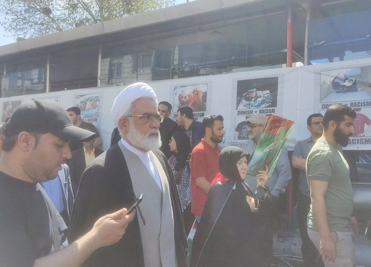 جلسات شورای عالی امنیت درباره نحوه انتقام گرفتن از اسرائیل /وزیر دفاع بدون پوشش نظامی بین مردم آمد /قالیباف و دریادار سیاری در جمع راهپیمایان روز قدس