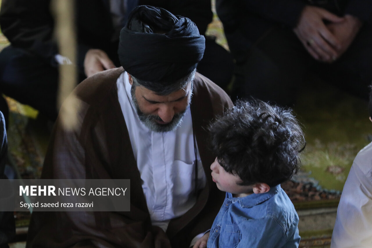 تصاویری از 2 فرزند رهبر انقلاب در نماز جمعه تهران 2