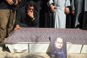 ببینید | اشک‌های تلخ یوسف تیموری در مراسم خاکسپاری زنده یاد رضا داوودنژاد