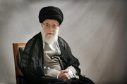 صلاة عيد الفطر السعيد تقام بإمامة قائد الثورة الاسلامية
