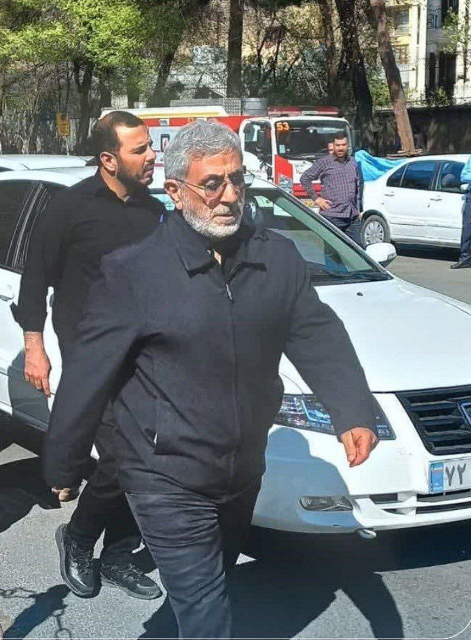 عکسی از سردار قاآنی در مراسم تشییع سردار زاهدی در اصفهان 2