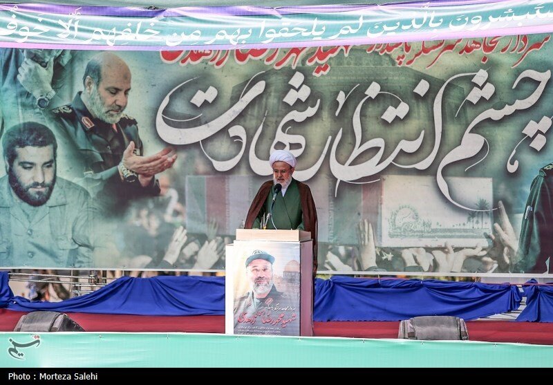 تصاویری از چهرههای غمگین سردار قاآنی و سردار سلامی در مراسم تشییع پیکر شهید زاهدی