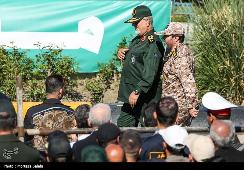 تصاویری از چهرههای غمگین سردار قاآنی و سردار سلامی در مراسم تشییع پیکر شهید زاهدی