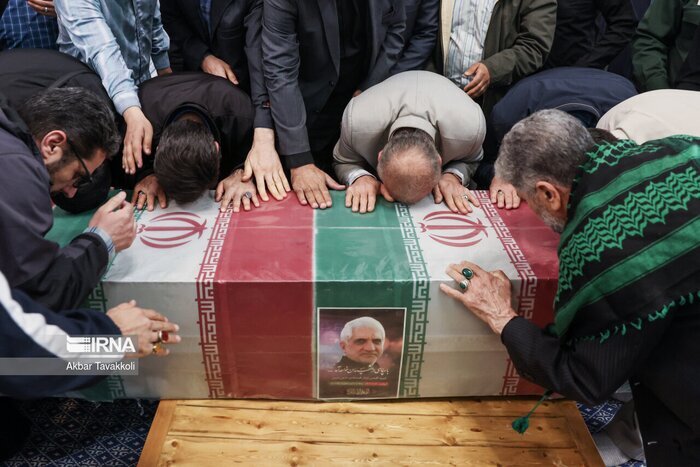 تصاویری از تشییع پیکر دو شهید حمله تروریستی اسرائیل به کنسولگری ایران