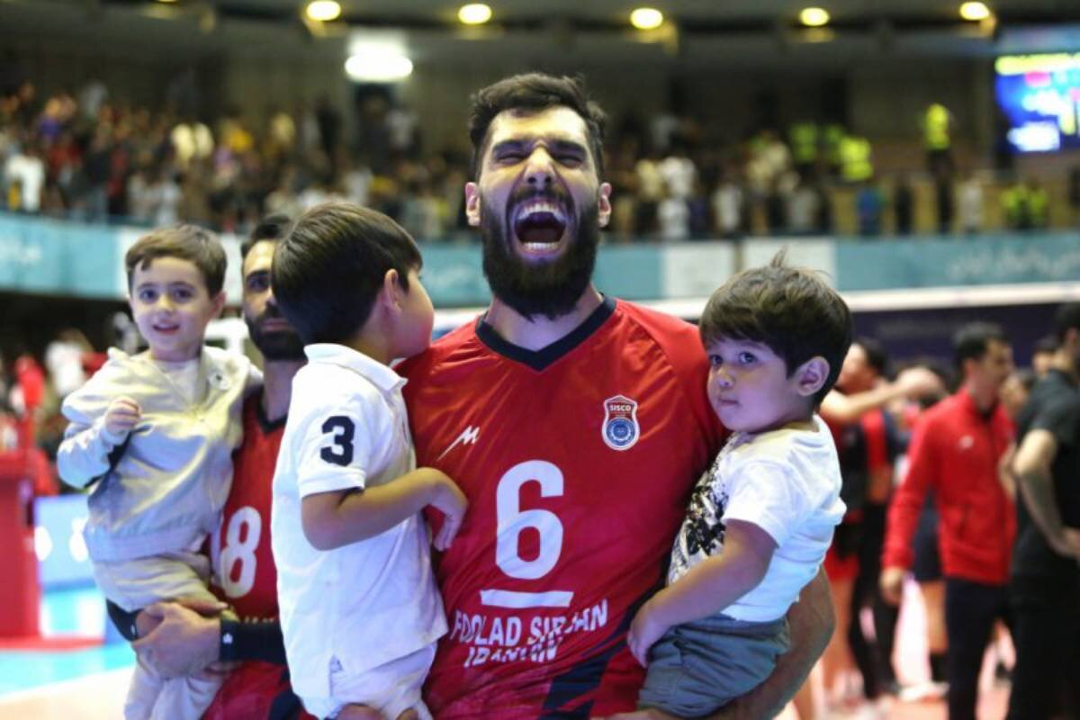 ببینید | جشن خاص موسوی با فرزندانش پس از قهرمانی فولاد سیرجان