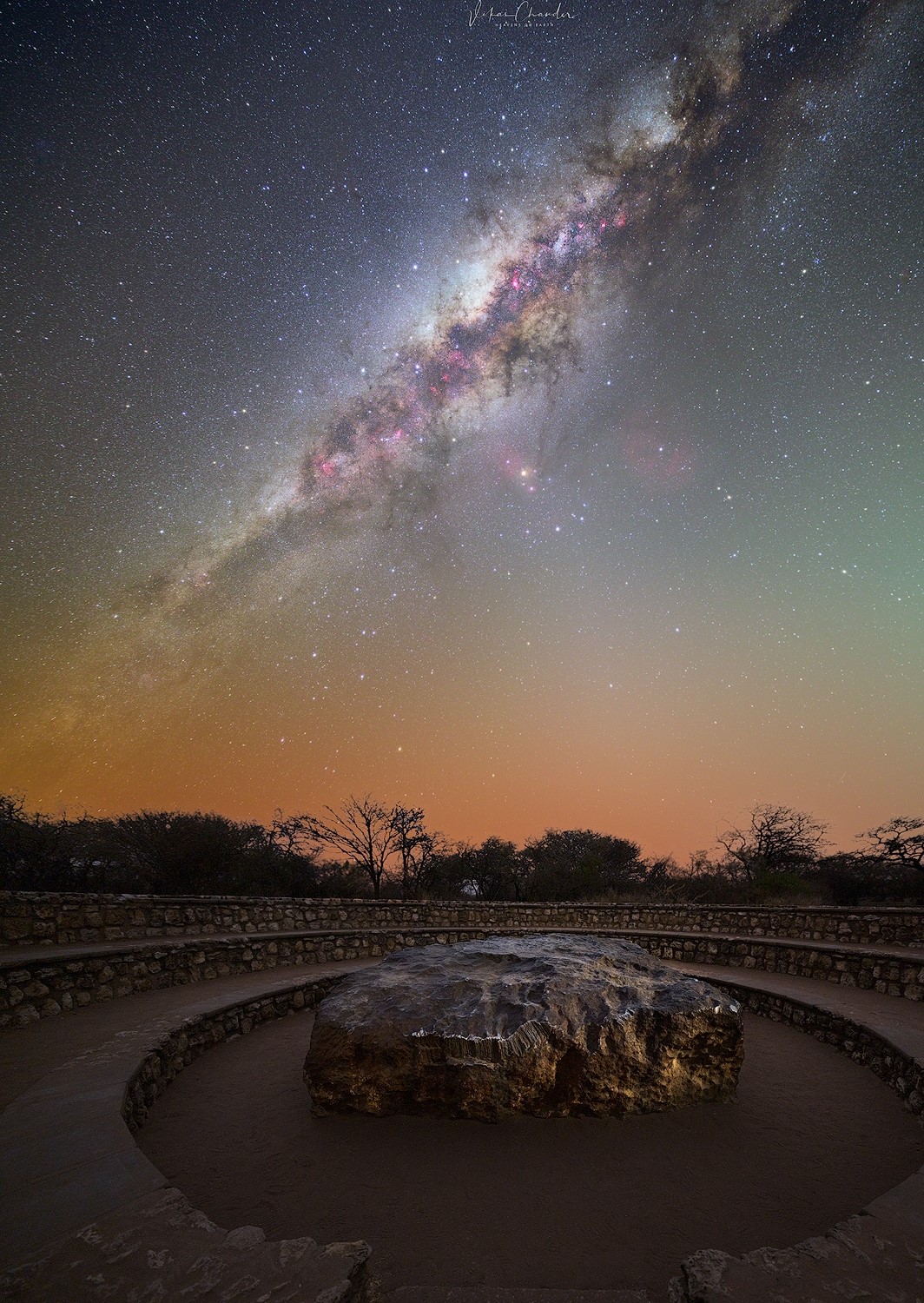گرانترین شهاب سنگ روی زمین که برای ۸۰هزار سال تکان نخوردهاست!/ عکس 3 گرانترین شهاب سنگ روی زمین که برای ۸۰هزار سال دست به آن نخوردهاست!/ عکس
