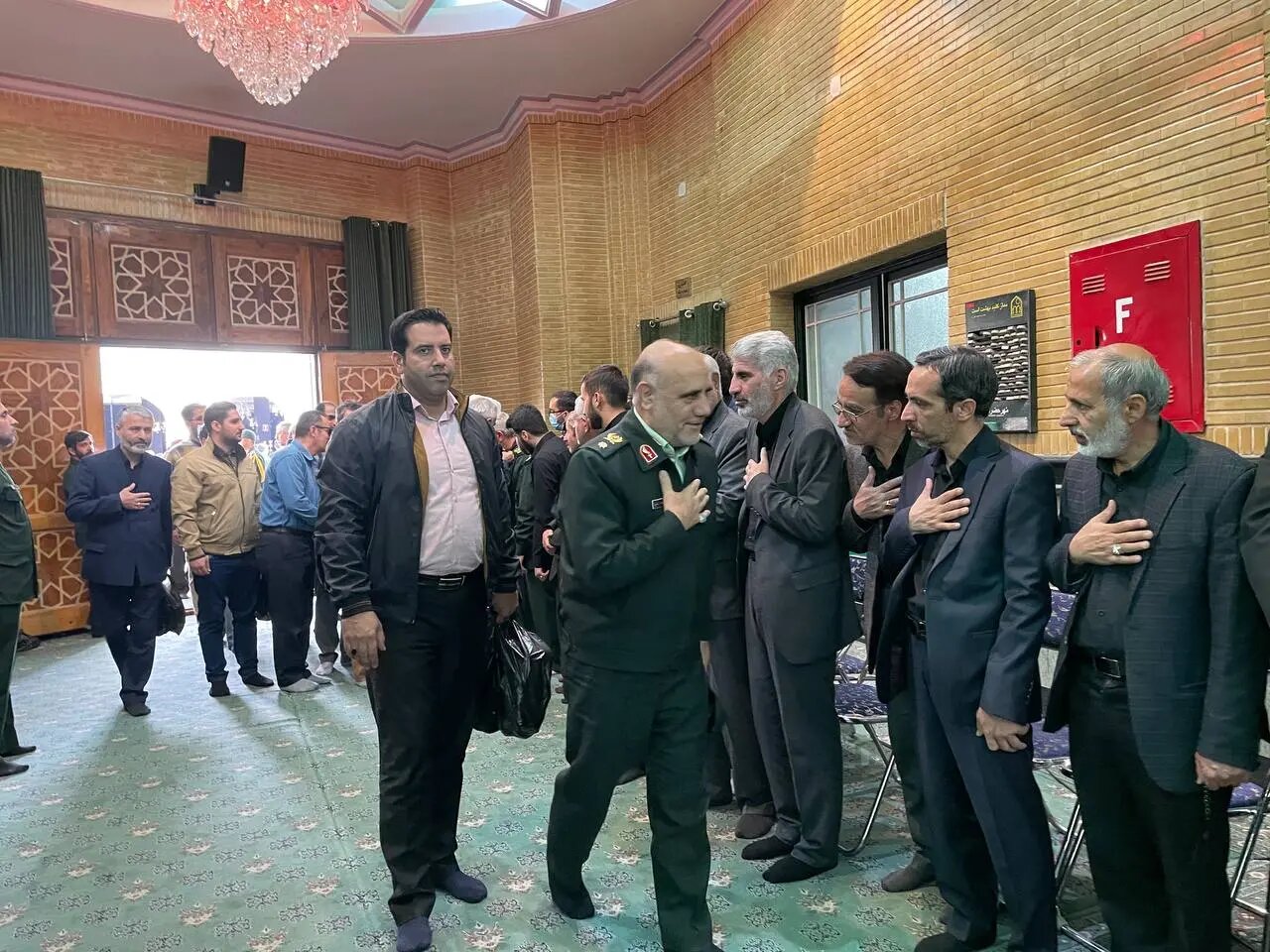 همنشینی معاون روحانی و مشاور عالی رهبر انقلاب در یک مراسم /سردار اشتری و ابوترابی فرد هم آمدند