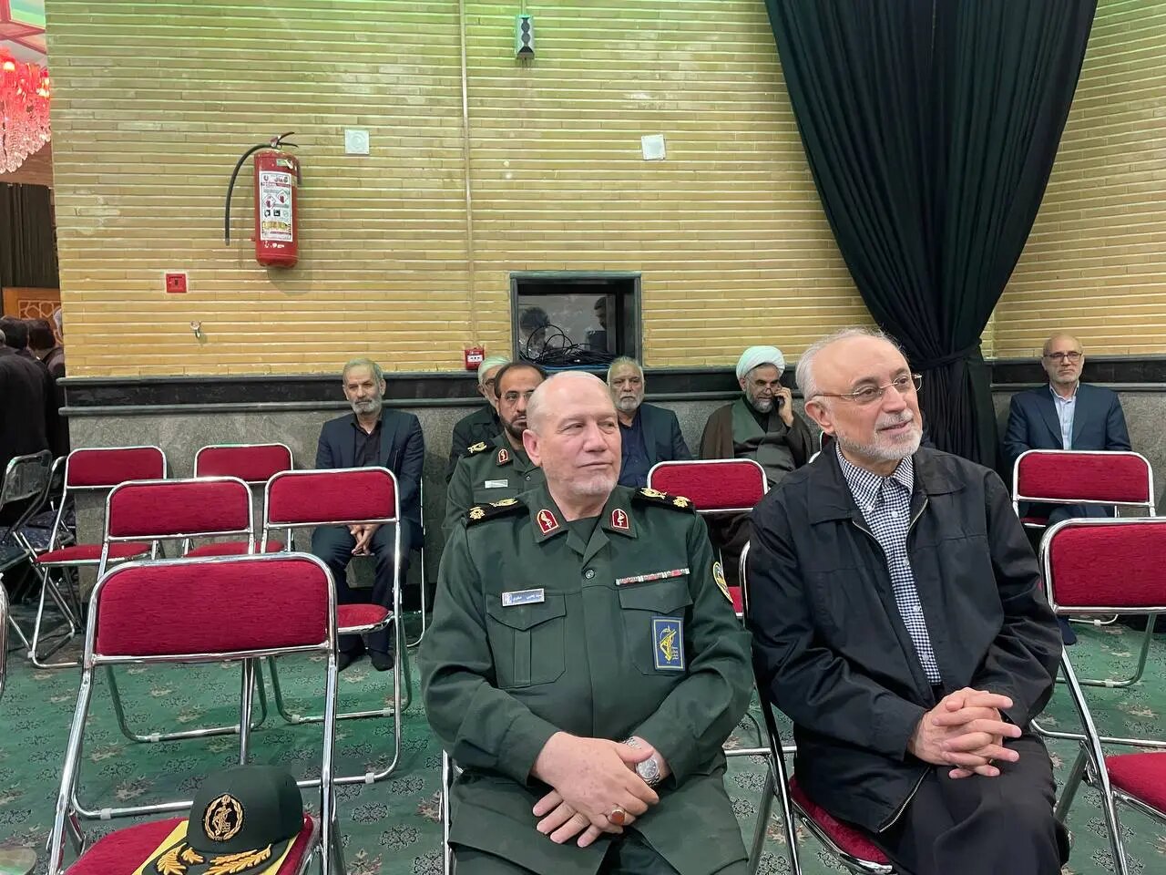 همنشینی معاون روحانی و مشاور عالی رهبر انقلاب در یک مراسم /سردار اشتری و ابوترابی فرد هم آمدند