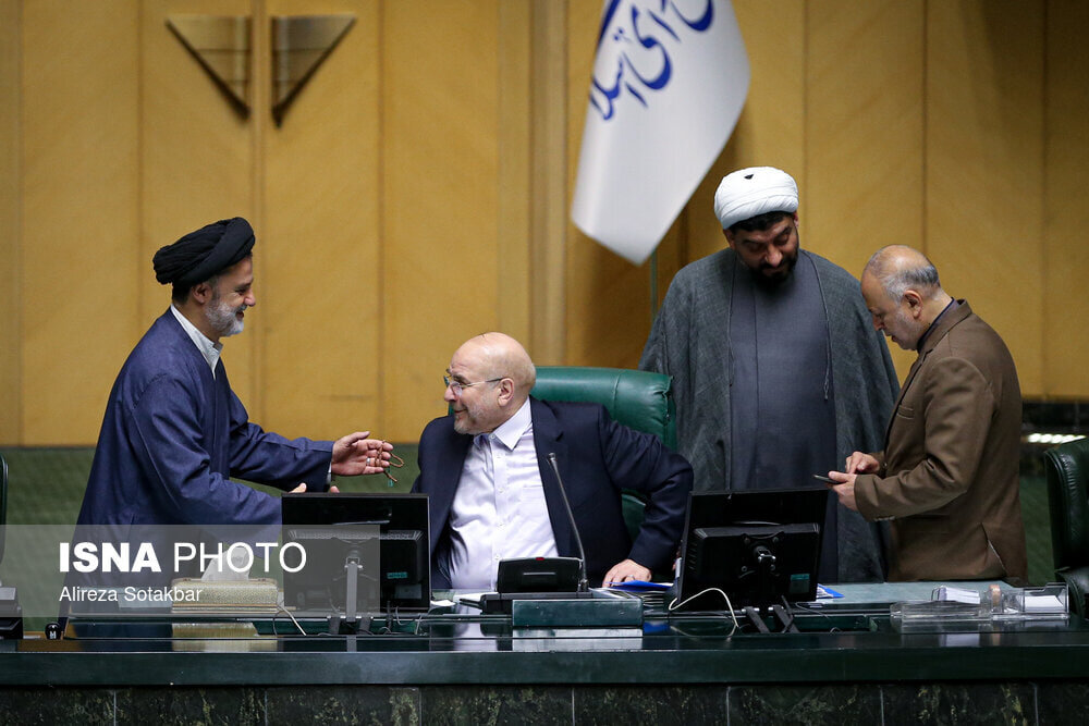 ۳ عکس جالب از خوش و بش و روبوسی قالیباف با رقیبش در کرسی ریاست مجلس آینده 6 ۳ عکس جالب از خوش و بش و روبوسی قالیباف با رقیبش در کرسی ریاست مجلس آینده