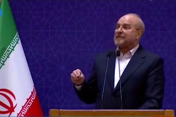 کنایه معنادار قالیباف به دولت رئیسی/حل مشکلات را به افراد دیگر حواله ندهیم /آثار امیدآفرینی باید در سفره و معیشت مردم مشهود باشد 3 کنایه معنادار قالیباف به دولت رئیسی/حل مشکلات را به افراد دیگر حواله ندهیم /آثار امیدآفرینی باید در سفره و معیشت مردم مشهود باشد