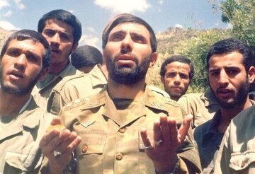 چرا امام خمینی تصمیم بنی صدر برای گرفتن دو درجه نظامی از شهید صیاد شیرازی را تایید کرد؟ /چه زمانی مجددا این درجه ها بازگردانده شد؟ چرا امام خمینی تصمیم بنی صدر برای گرفتن دو درجه نظامی از شهید صیاد شیرازی را تایید کرد؟ /چه زمانی مجددا این درجه ها بازگردانده شد؟