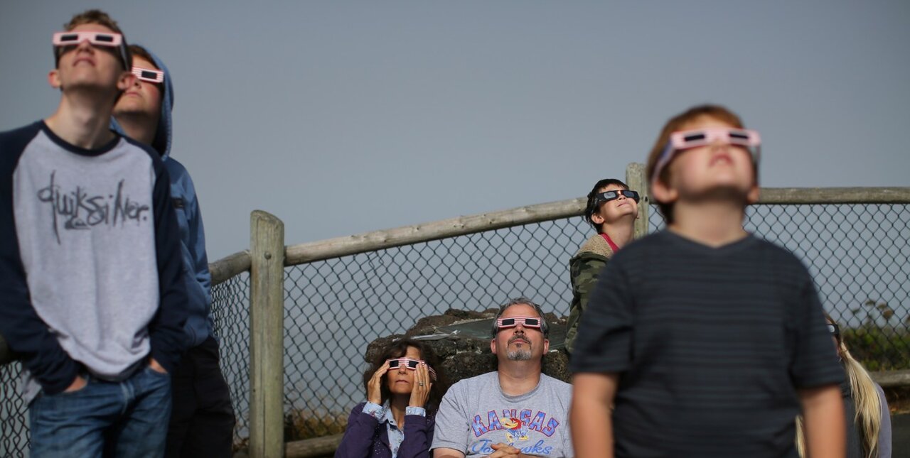 حیرت دونالدترامپ و آمریکاییها از آسمان بدون خورشید!/ عکس