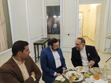 آش عباسعلی کرمانشاه، پای میز افطار ۴۵ سفیر خارجی