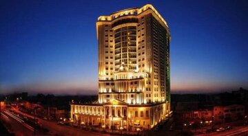 عکس | هتلی در مشهد برای مردم خیابان تعیین تکلیف کرد!