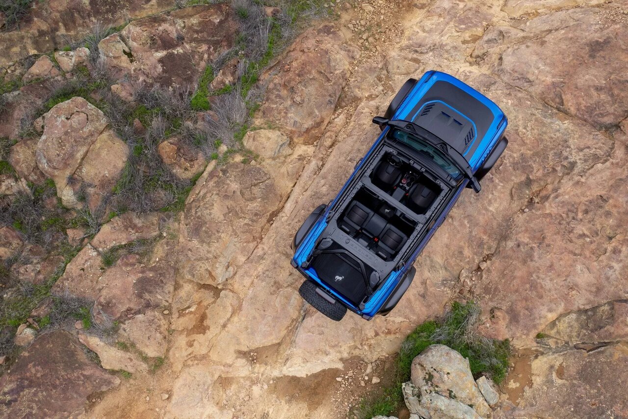 عکس | این خودرو همزمان با خورشید گرفتگی معرفی شد! / شاسی بلندی که از دیوار راست بالا میرود